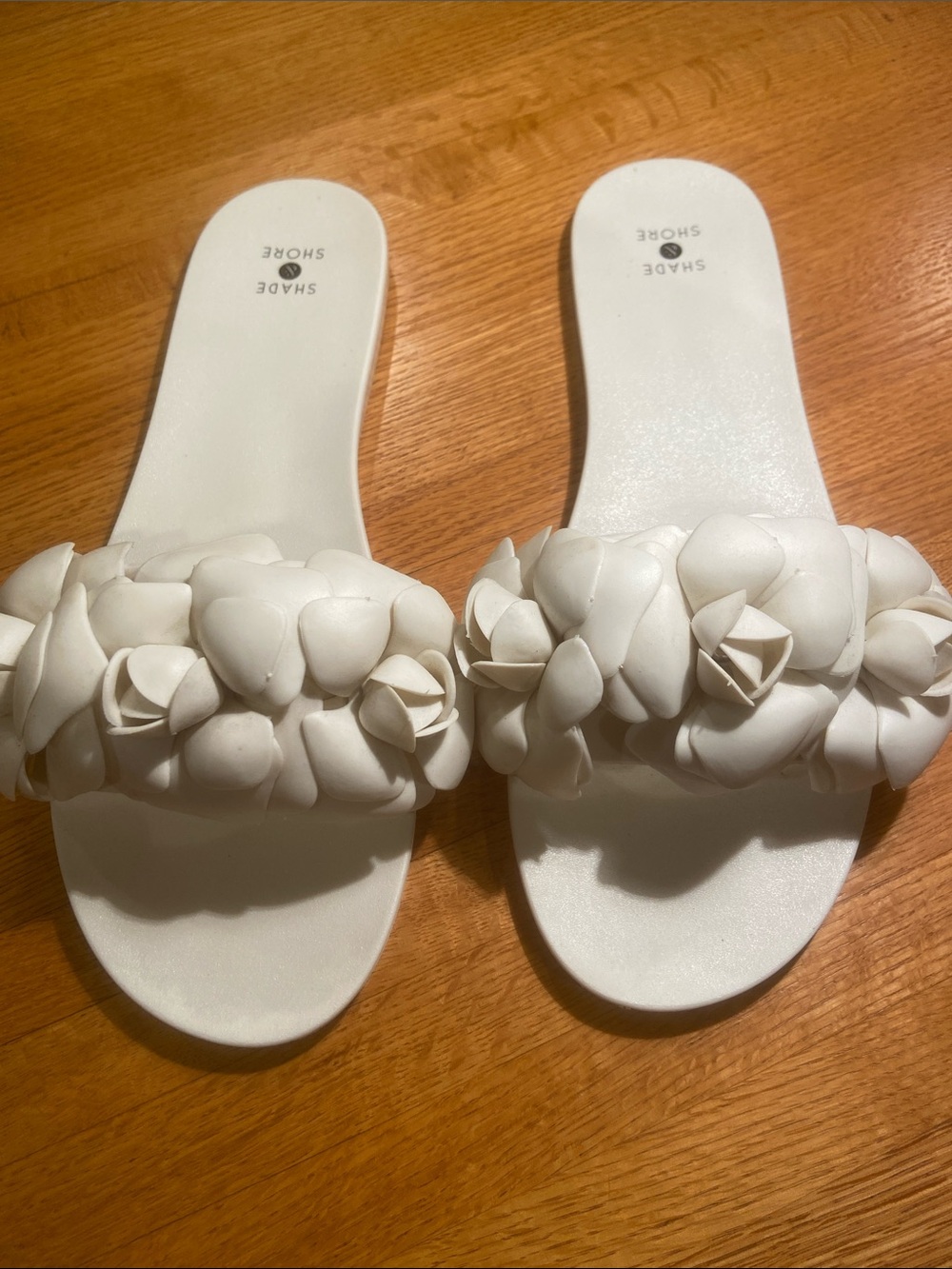 White Floral Slide Sandals - Women’s 11